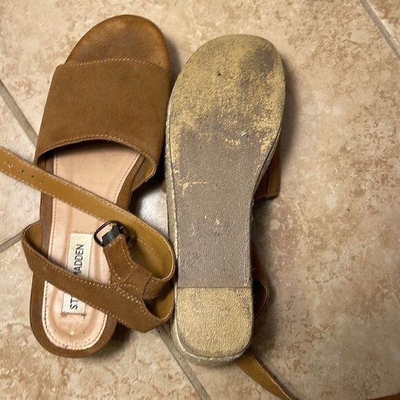 Tan suede Wedge sandals - Picture 3 of 3